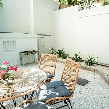 Διαμέρισμα Explore Greece From With Private Garden